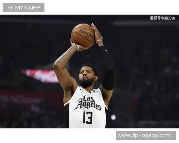 保罗乔治表现稳定12投6中贡献14分4篮板5助攻2抢断正负值高达9